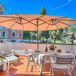 Gaya Center - Happy *