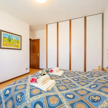 Appartamento Gaya 2Br With Terrace - Happy Rentals *