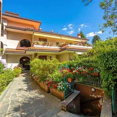 Appartamento Gaya 2Br With Terrace - Happy Rentals Апартаменты Стреза